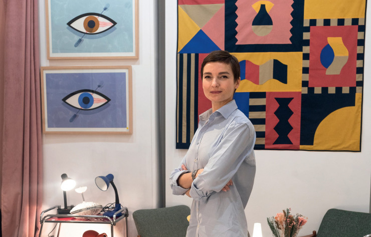 Kamila Sokolska, à la tête de Bloc de l’Est, rassemble dans sa boutique des pépites mobilières du modernisme soviétique qu’elle rénove, tout en accrochant aux murs des œuvres contemporaines.