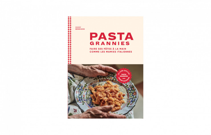 Couverture du livre Pasta Grannies - Couverture du livre Manuel d'une cuisine parisienne par Marine Gora, Gramme, - sélection de beaux livres de cuisine à offrir à Noël - IDEAT