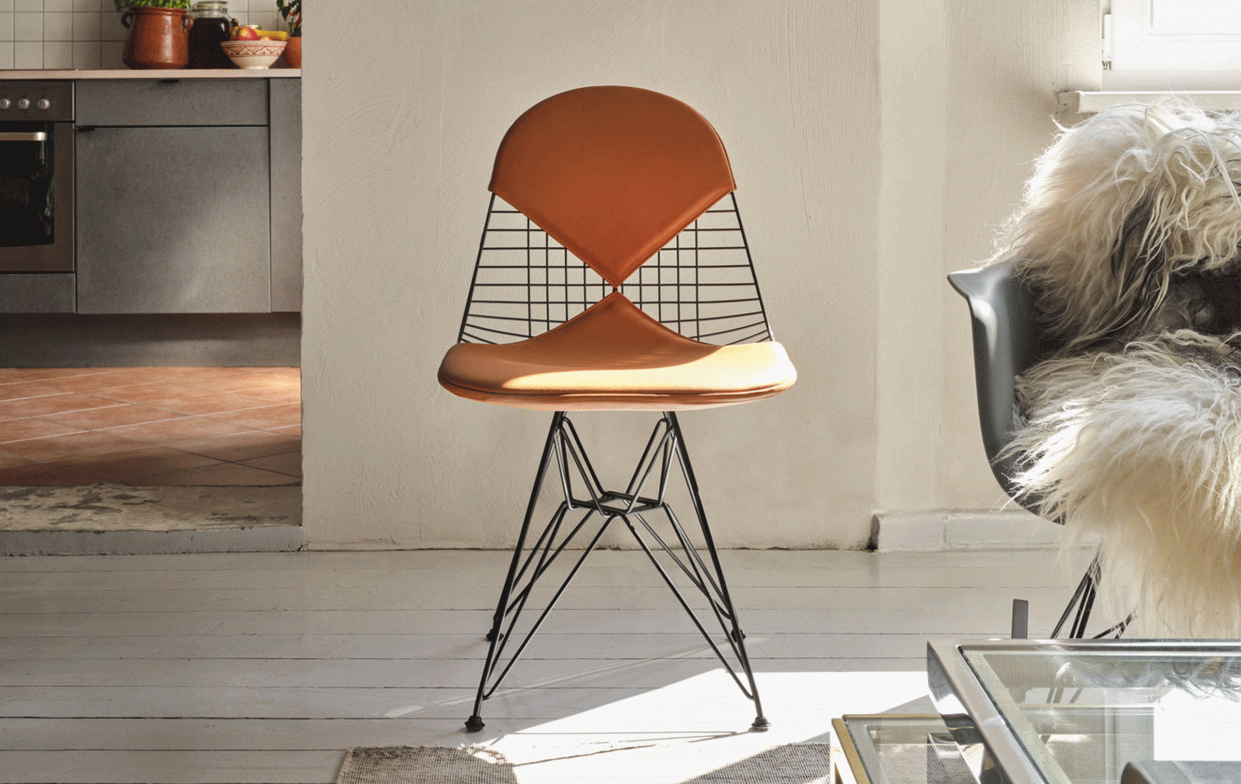 La Wire Chair chez Chris Glass, qui s’est créé un intérieur éclectique.