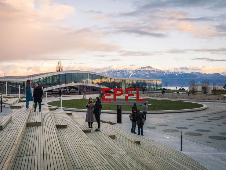 L’extérieur du campus EPFL avec sa magnifique vue sur les montagnes suisses.