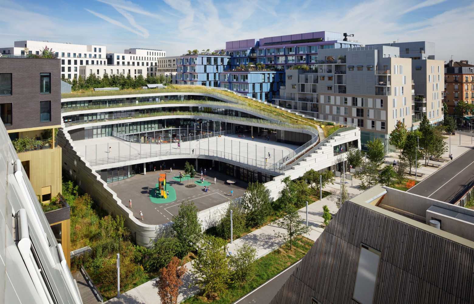 Projet manifeste, l’école des sciences et de la biodiversité, à Boulogne-Billancourt (92), fait de sa toiture le...
