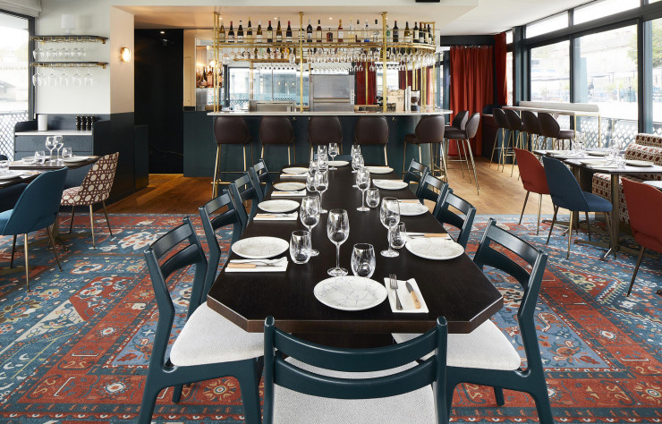 L’étage intermédiaire, appelé Chez Francette, est un bistrot où se croisent de belles assiettes aux accents français.