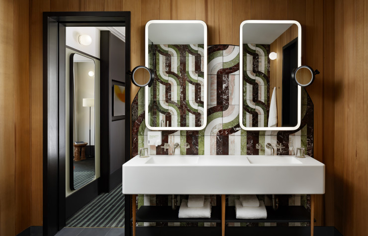 La salle de bains du Penthouse est une démonstration d’art par le design.
