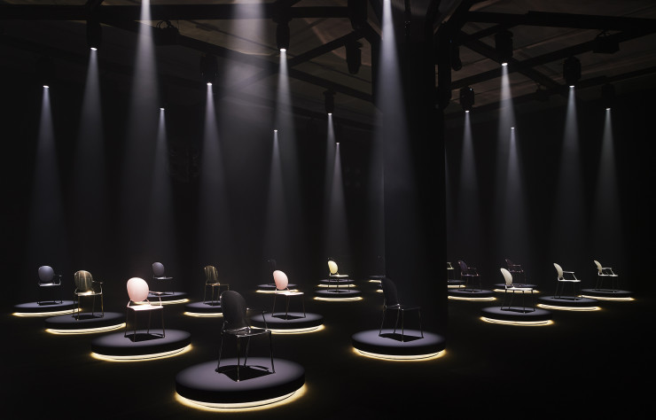 A l’occasion du Salone del Mobile 2022, Dior Maison invite Philippe Starck à réinterpréter la chaise Médaillon.