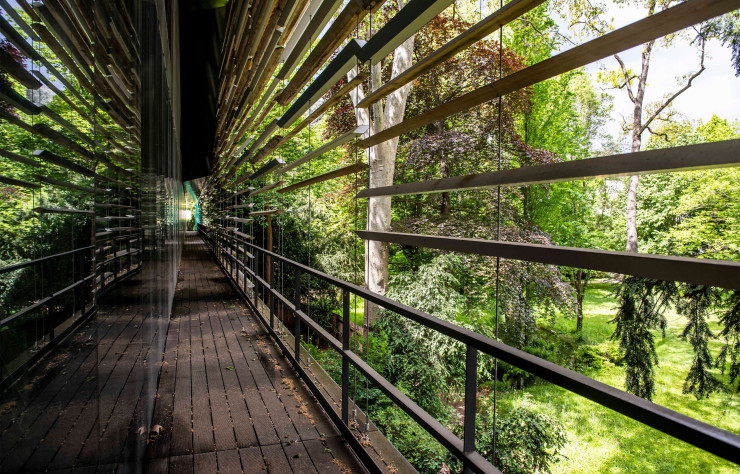 Au musée Albert-Kahn, l’engawa, élément traditionnel de l’architecture japonaise, permet à l’édifice de se fondre dans la nature.