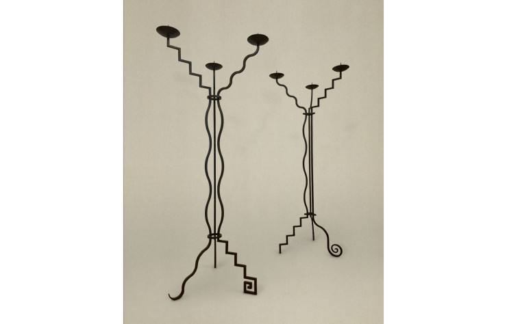 Duo de chandeliers conçus par la designer