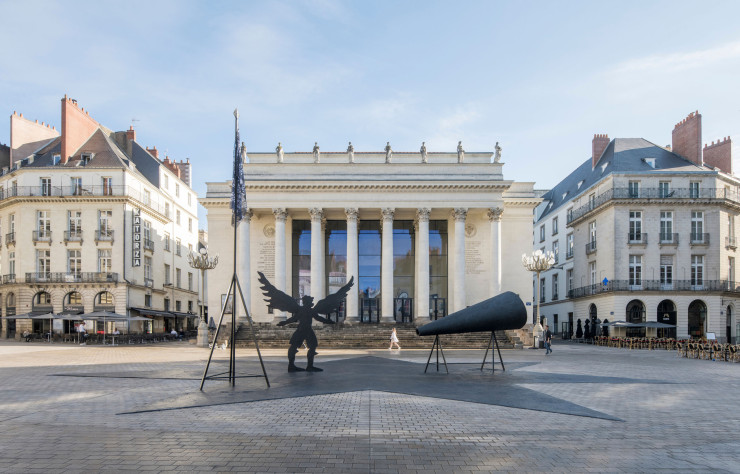 Le Théâtre des Opérations par Hélène Delprat, place Graslin à l’occasion du Voyage à Nantes 2022