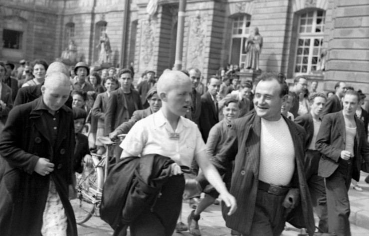 Lee Miller. Femmes accusées d’avoir collaboré avec les nazis, Rennes, France, 1944.