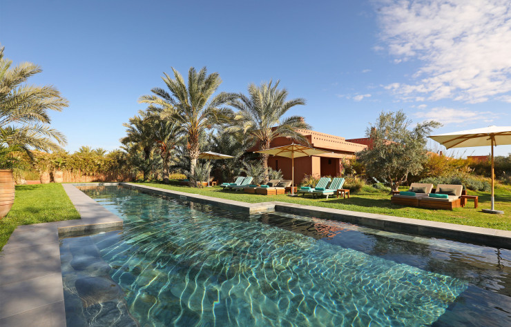 La piscine chauffée, véritable oasis du Domaine des Remparts.