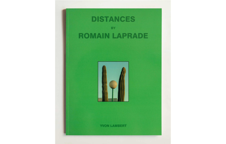 Distances Volume II présente une série d’images qui ouvre autant une réflexion sur la composition même d’une photographie qu’elle cultive le goût pour le voyage.