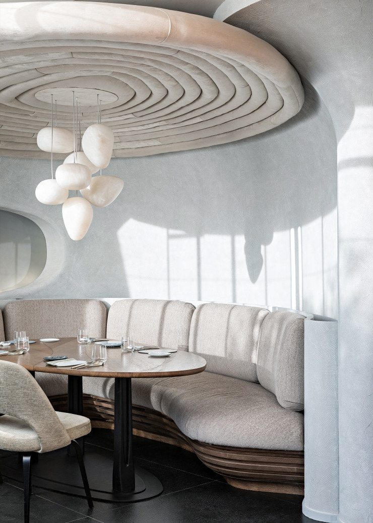 Rencontre entre le futurisme et l’artisanat au restaurant 39V, à Paris.