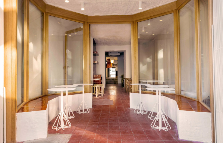 Kubri, le dernier restaurant du duo Mur.Mur à l’esthétique radicale, s’appuie pourtant sur des techniques de construction anciennes.