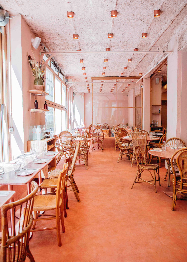 Le restaurant Dalia mélange sophistication et matériaux bruts pour un effet waouh.