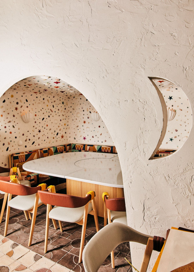 Dans le restaurant Sabbaba pensé par l’architecte d’intérieur Dorothée Melichzon, à Ibiza.