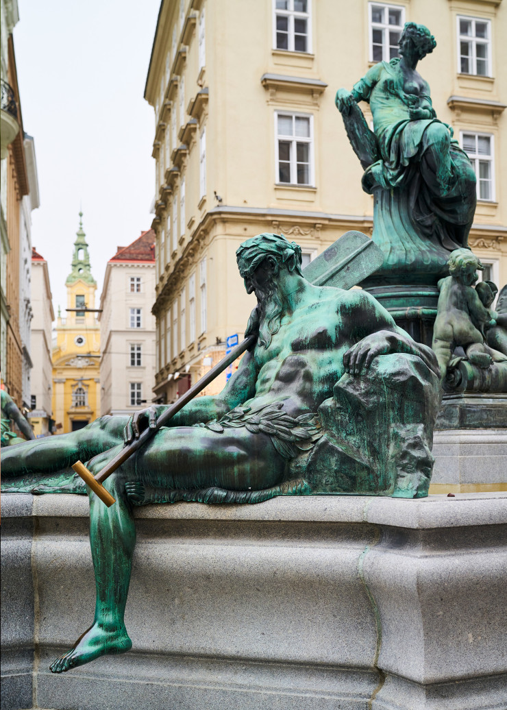 Les partisans de subcultures des années 80 avaient l’habitude de se retrouver sur la place Neuer Markt où trône une fontaine du XVIIIe siècle du sculpteur Georg Raphael Donner.