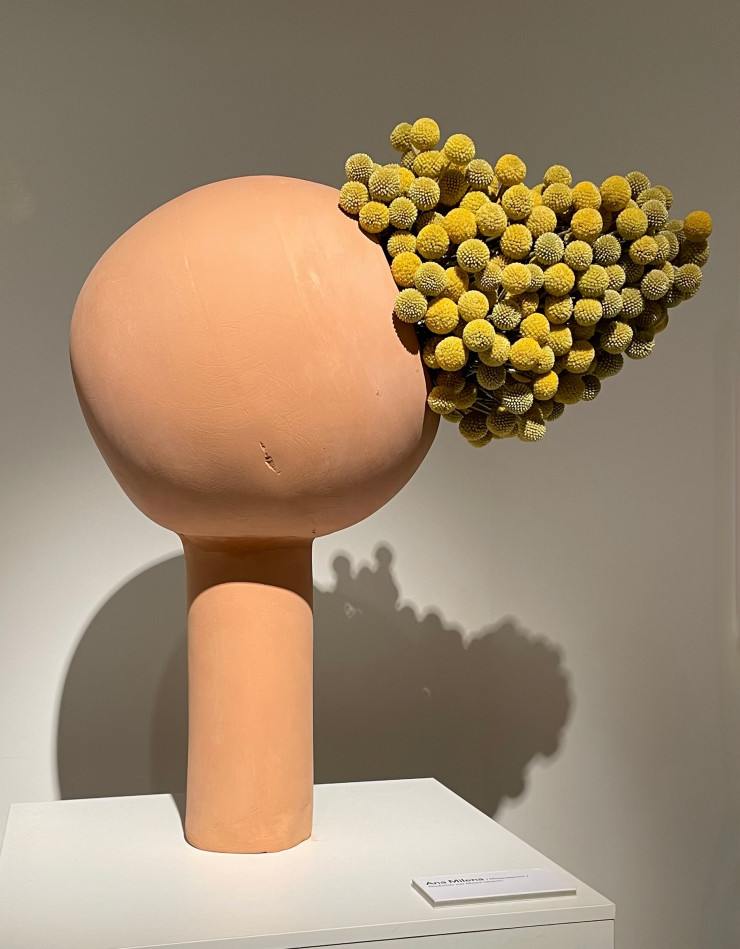 Vase par Ana Milena du Studio Masquespacio pour l’exposition Las Mujeres que no son florero