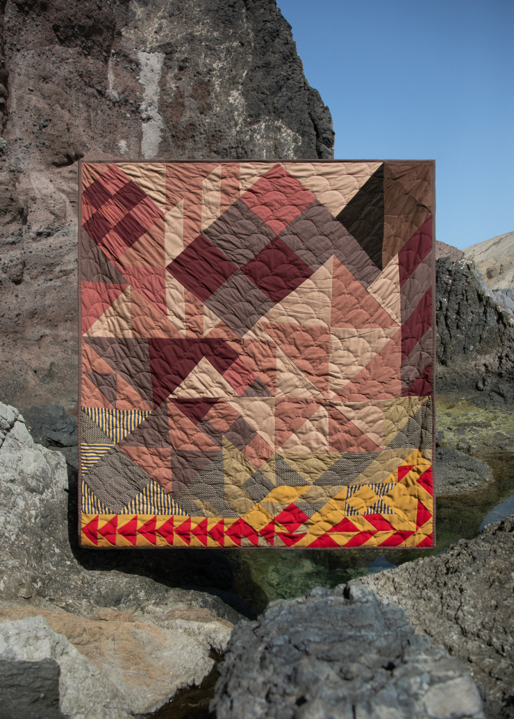 Les pièces en patchwork de Jessica Ogden sont conçues à partir de tissus issus d’anciennes collections d’APC.