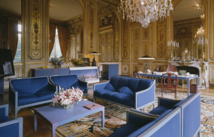 Le bureau présidentiel de François Mitterrand aménagé avec les meubles de Pierre Paulin.