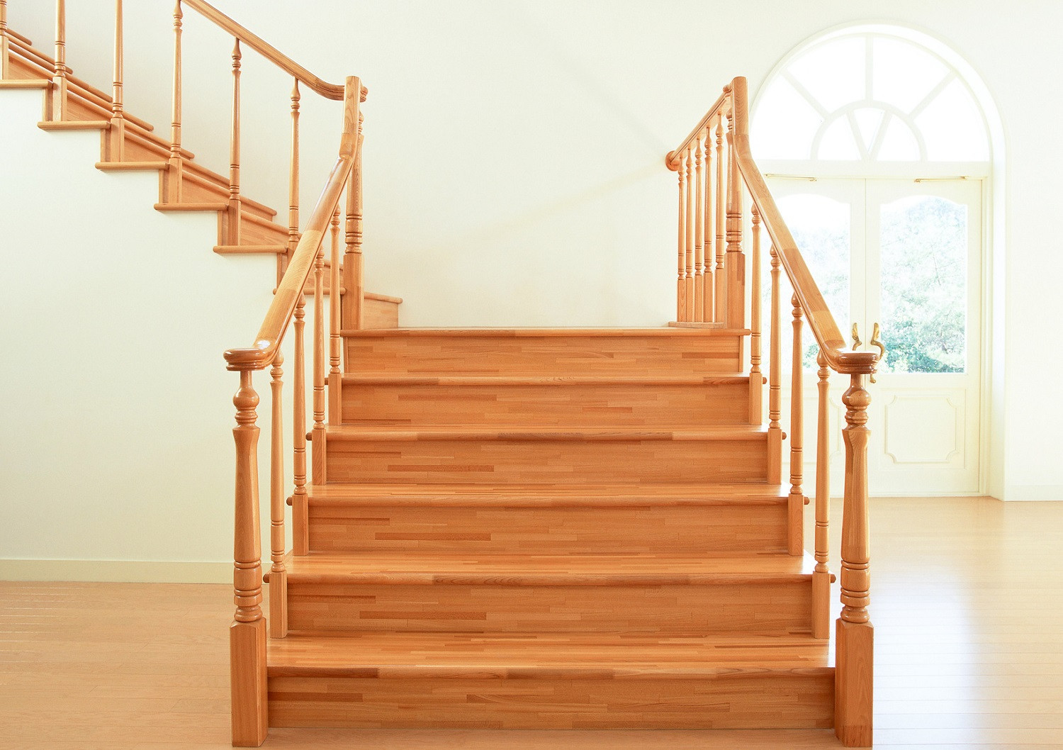 Customiser ses escaliers : 12 idées pour un relooking réussi  Peinture  escalier bois, Renovation escalier bois, Repeindre escalier