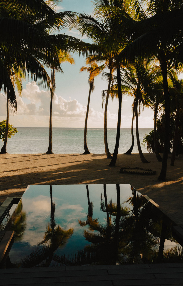 Chambre villa possède sa piscine privée avec vue sur le lagon.
