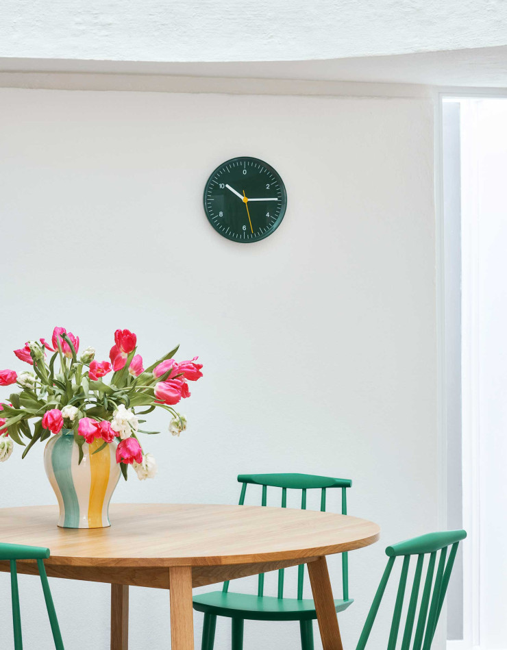 Wall Clock par Jasper Morrison, désormais édité par Hay