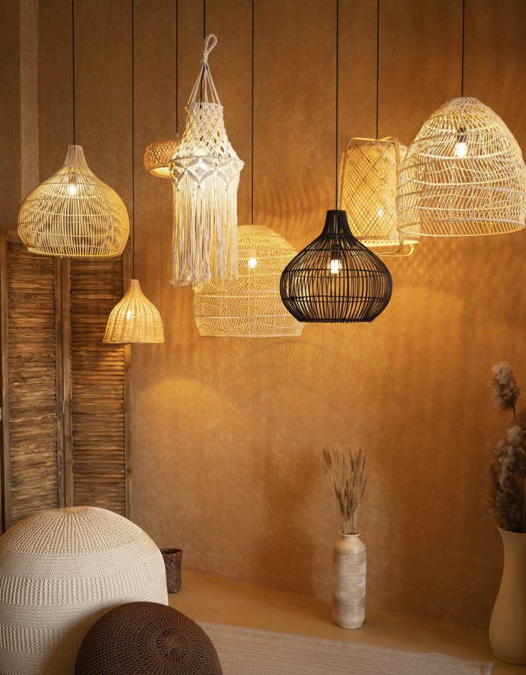 L’éclairage à adapter pour créer une atmosphère chaleureuse et confortable dans un salon cocooning.