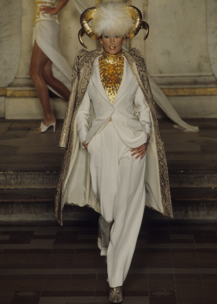 Givenchy par Alexander McQueen, ensemble, haute couture Printemps-été 1997, collection « The search of the Golden Fleece ».