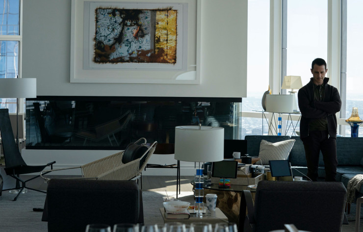 Kendall Roy (Jeremy Strong) dans son appartement de Manhattan