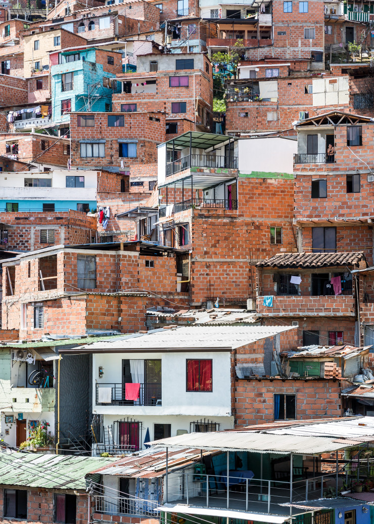 Escarpé, le quartier Comuna 13 et son dédale d’habitations. Depuis vingt ans, un énorme travail d’éducation est mené pour pacifier cette favela et la rendre accessible aux touristes.