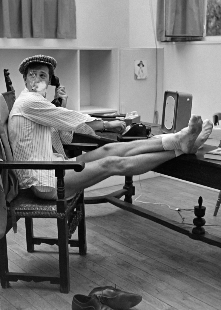 Jean-Paul Belmondo (1933-2021), acteur français sur le tournage du film « A bout de souffle » de Jean-Luc Godard (1930-2022). France, septembre 1959.