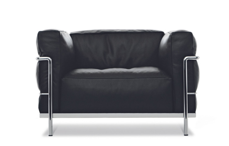 Le fauteuil Grand Confort de le Corbusier-Jeanneret-Perriand vu dans la série Sherlock de Mark Gatiss.