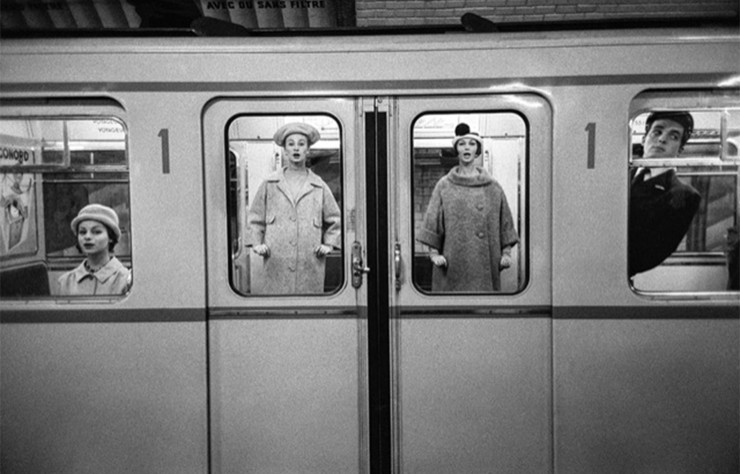 Mode dans le métro, Paris (1958), de Frank Horvat, pour le magazine Jardin des modes.