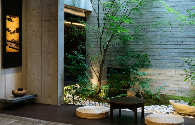Le paysagiste Marc Peter Keane, spécialiste du jardin japonais, considère que celui-ci est devenu « plus qu’avant un terrain d’expression artistique ». La preuve à l’hôtel Genji Kyoto.