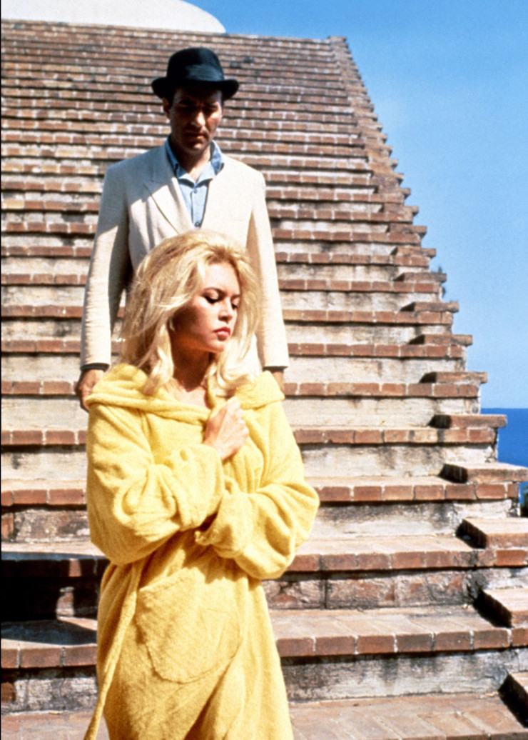 Michel Piccoli et Brigitte Bardot sur le monumental toit-escalier de la villa Malaparte