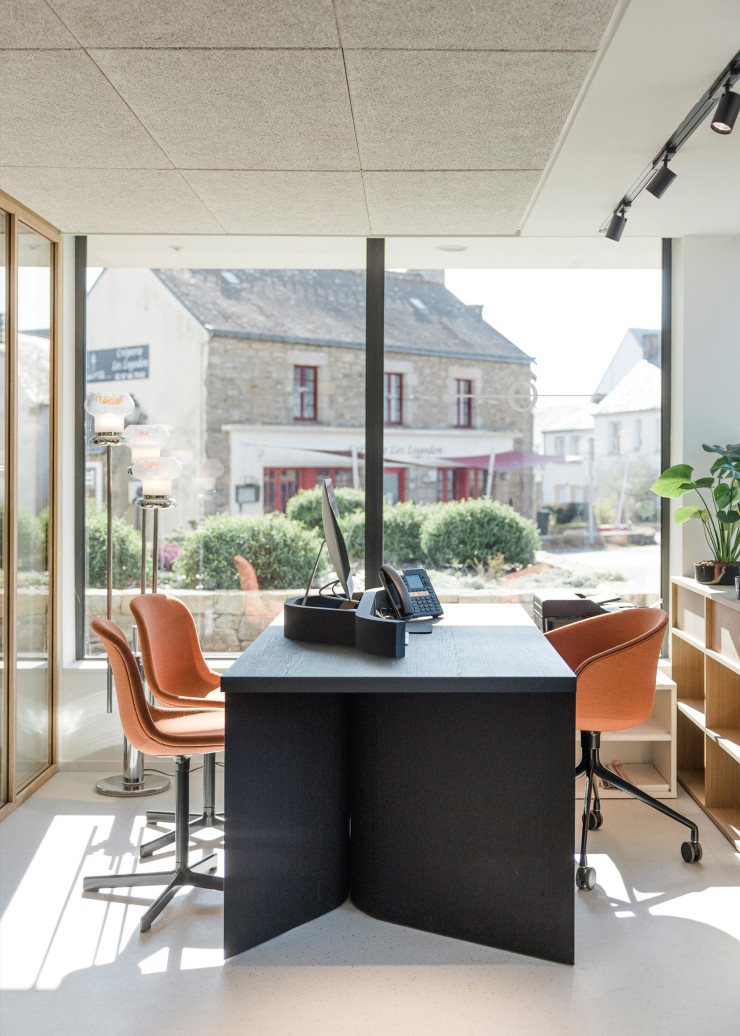 Les bureaux du cabinet de création, de gestion de patrimoine et de fortune Orizon, à Brec’h (Morbihan), revus par le duo.