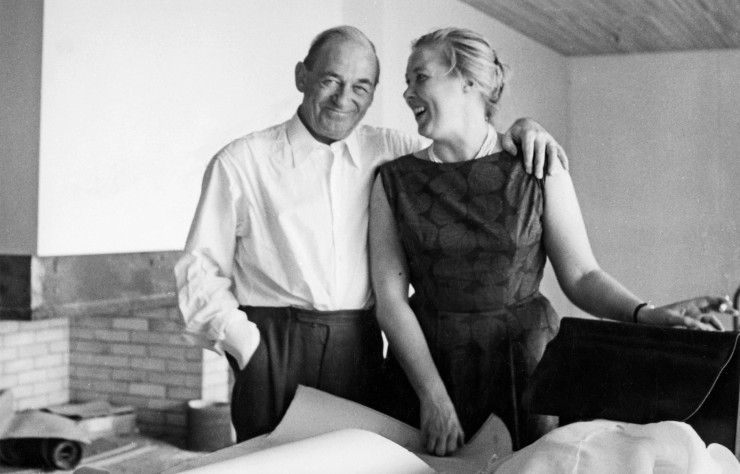 Alvar et Elissa Aalto dans la Maison Louis Carré, près de Paris, en 1959.
