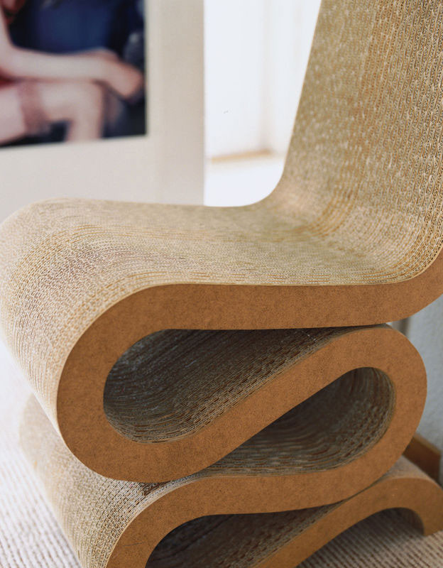 La Wiggle Side Chair de Frank Gehry est éditée par Vitra