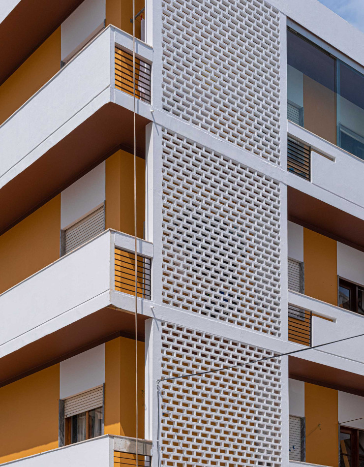 Lignes horizontales, jeux de lumière et géométries de béton : cet édifice de 1970 porte lui aussi, à l’instar de l’hôtel Aeromar (3),la signature de Manuel Gomes da Costa, le père du modernisme à Faro, qui a semé plus de 300 bâtiments dans la ville.