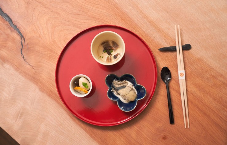 L’une des assiettes minimalistes du chef Masafumi Nomoto.