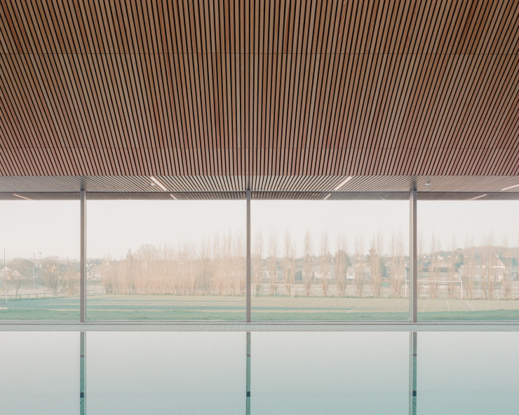 Le nouveau bassin de la piscine municipale de Saint-Méen-le-Grand réalisé par le cabinet d’architecture. RAUM © Charles Bouchaib