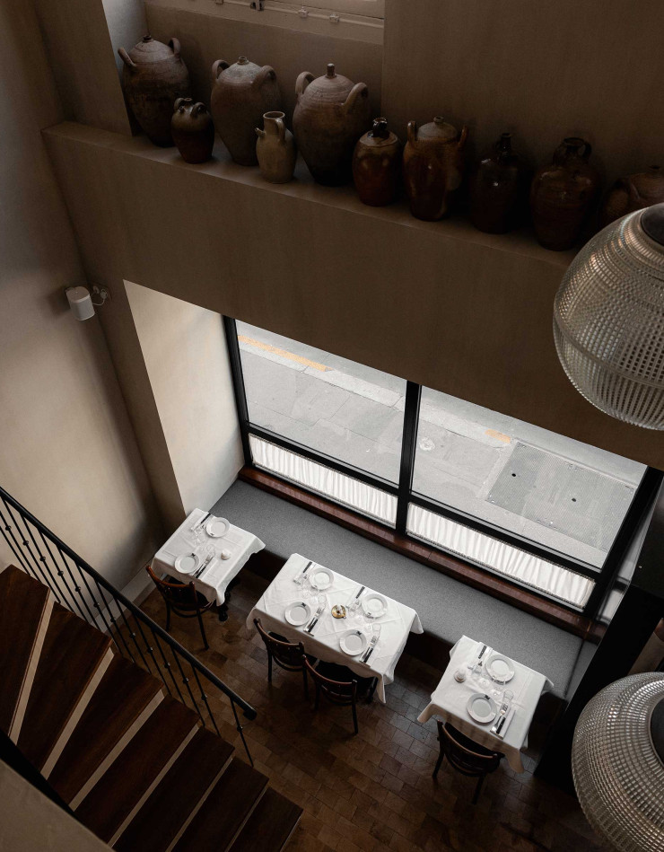 Le restaurant a été pensé par l’architecte Chloé Leymarie et dispose également d’une terrasse.