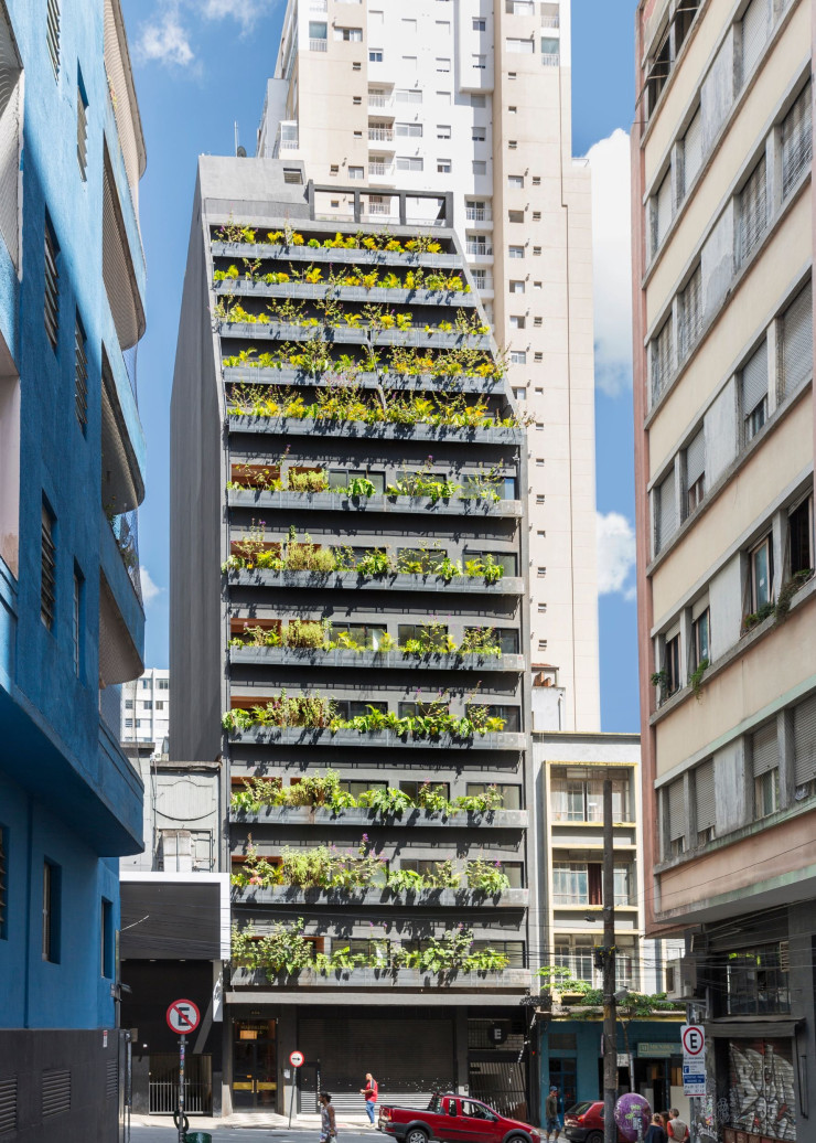 Dans le quartier de Vila Buarque, l’immeuble Magadalena Laura est le second bâtiment « rétrofité » par Vapor Arquitetura pour Planta.Inc.