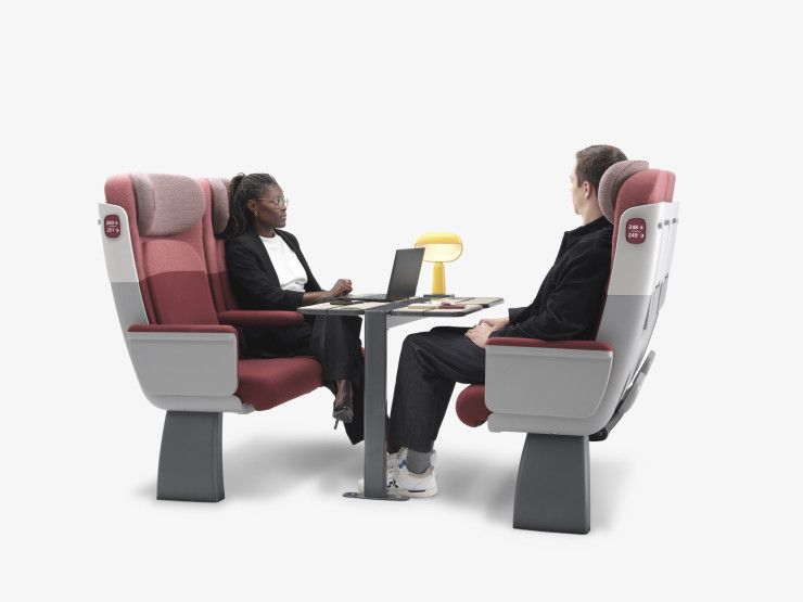 Les sièges bordeaux de la première classe des nouveaux TGV Inouï 2025