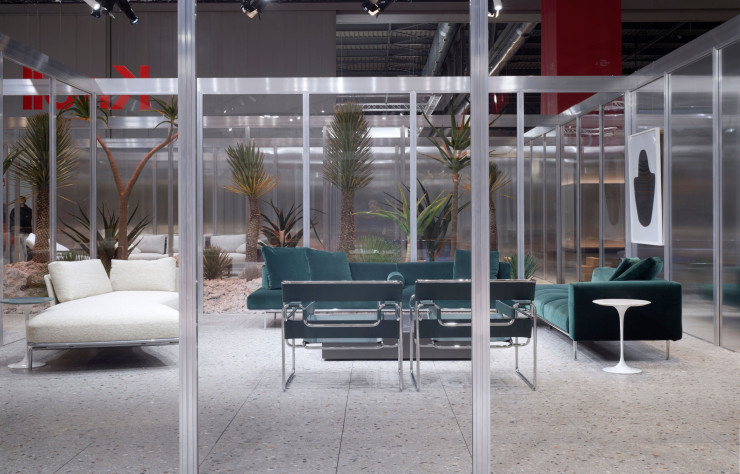 Au Salon du meuble de Milan 2023, la scénographie de la « maison » conçue pour Knoll par le studio belge KGDVS.