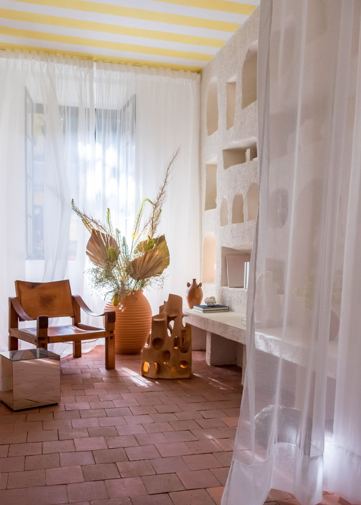 Grotto, un petit salon de lecture imaginé pour le concours Design Parade Toulon en 2018.