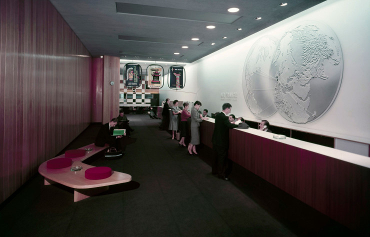 L’agence Air France de Londres, dont le design intérieur a été confié à Charlotte Perriand, a vu sa conception architecturale assurée par Michel Weill associé à Thomas et Peter H. Braddock dans les années 50.