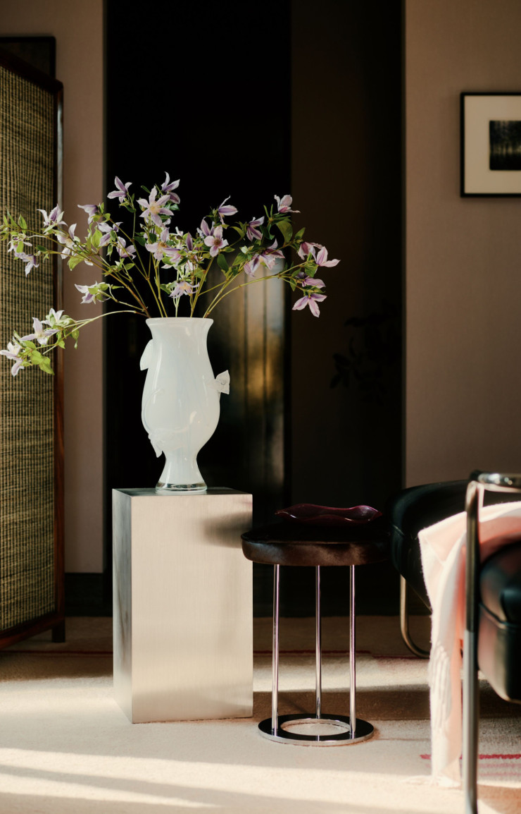 Récemment, Sophie Lou Jacobsen a développé une ligne de vases en opaline.