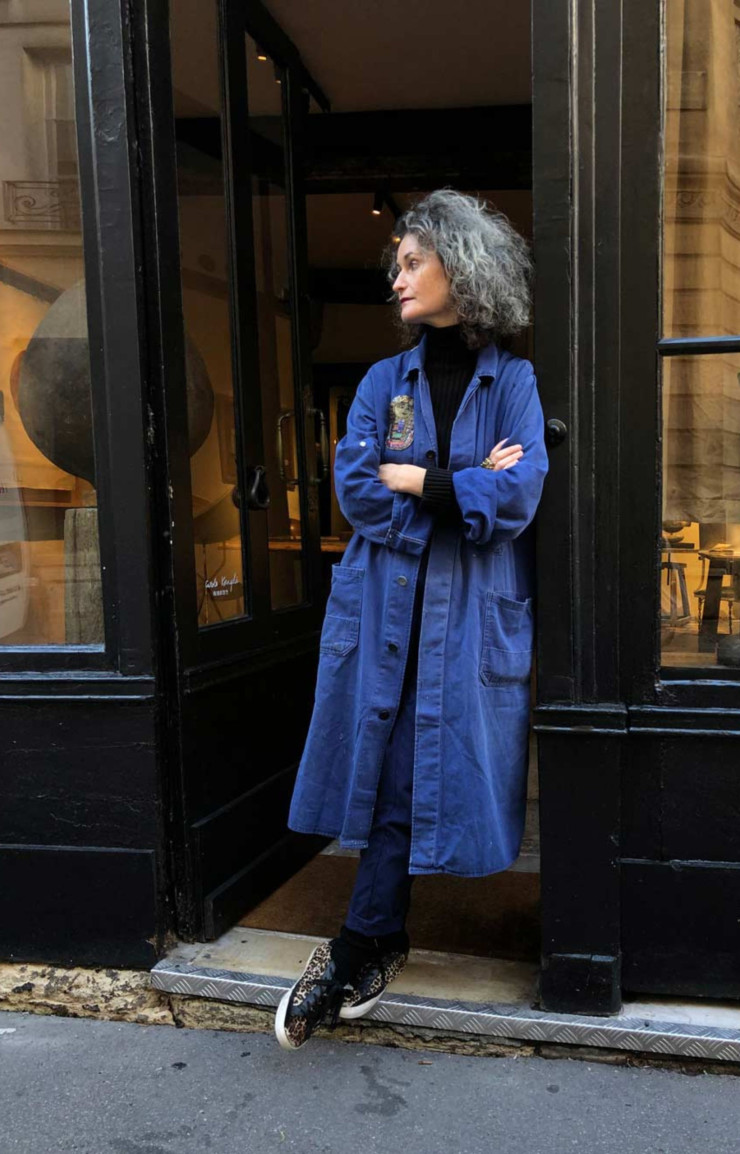 Carole Korngold devant la Galerie Tourrette.