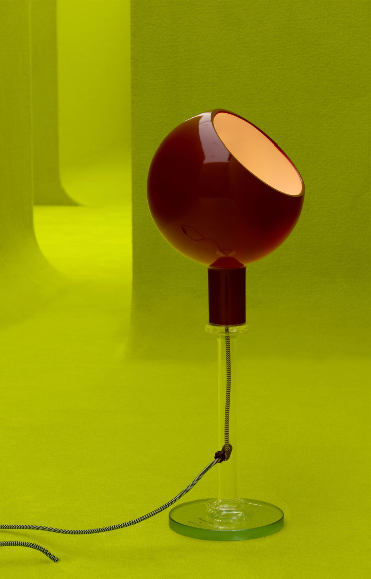 Lampe Parola conçue par Gae Aulenti et Piero Castiglioni pour FontanaArte (1980) rééditée par Gucci dans le cadre de la Milan Design Week 2024.