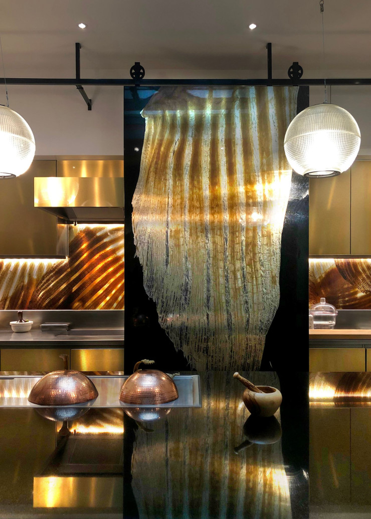 Pour une cuisine privée, décor photographique représentant un aileron de fugu.